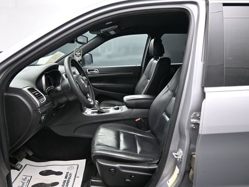 Used 2018 Jeep Grand Cherokee Limited AWD/4WD image 9