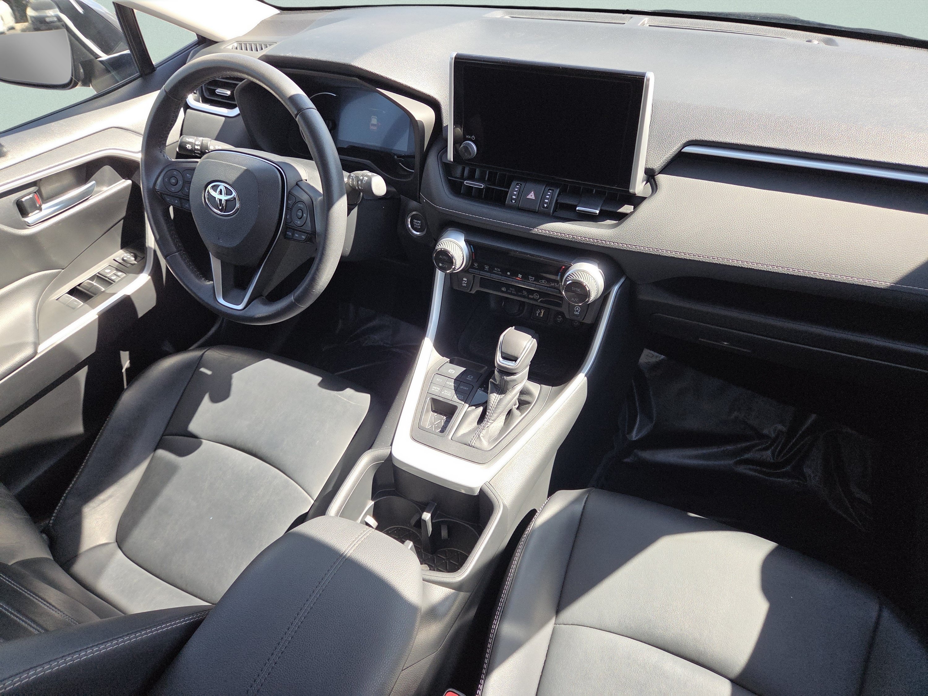 Used 2024 Toyota RAV4 XLE Premium AWD/4WD image 29