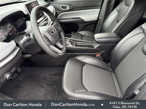 Used 2024 Jeep Compass Latitude image 12