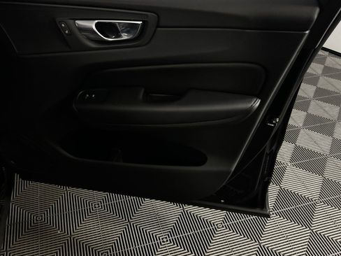 Used 2025 Volvo XC60 B5 Plus image 33