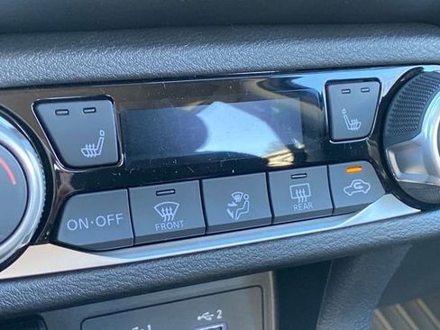 New 2025 Nissan Versa SR image 18