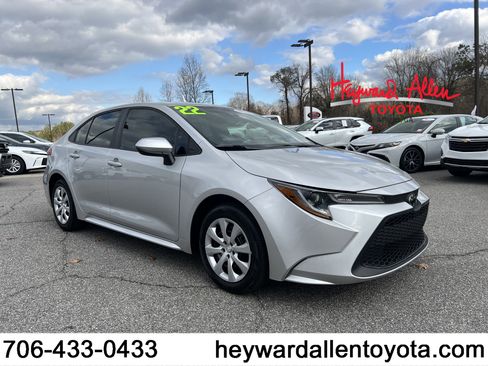 Certified 2022 Toyota Corolla LE image 1