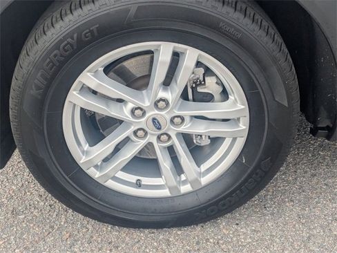 Used 2024 Ford Explorer XLT w/ Equipment Group 202A image 10