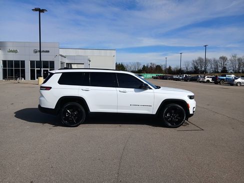 Used 2023 Jeep Grand Cherokee L Limited w/ Black Appearance Package image 8