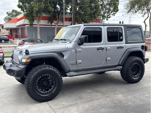 Used 2018 Jeep Wrangler Unlimited Sport S AWD/4WD image 44