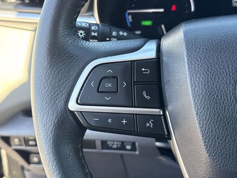 Used 2024 Toyota Sienna XLE FWD image 27
