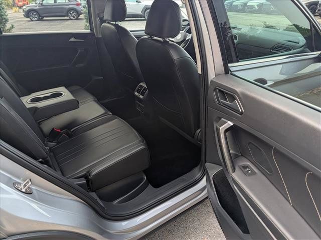 Used 2022 Volkswagen Tiguan SE AWD/4WD image 14