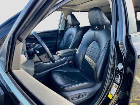 Used 2024 Toyota Highlander XLE FWD image 20