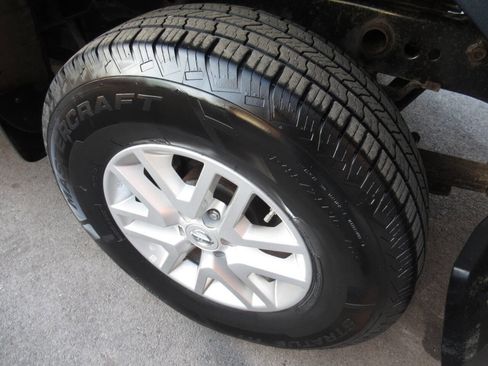 Used 2019 Nissan Frontier SV image 14