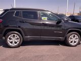 Used 2024 Jeep Compass Latitude image 2