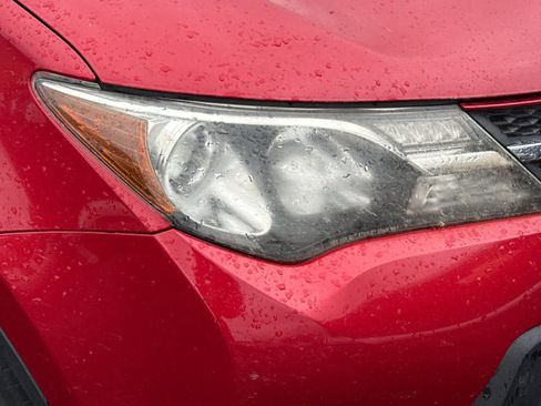 Used 2015 Toyota RAV4 LE AWD/4WD image 9