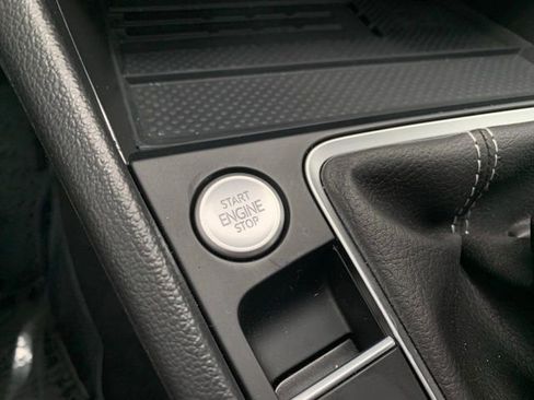 Used 2025 Volkswagen Jetta SE w/ Sunroof Package FWD image 16