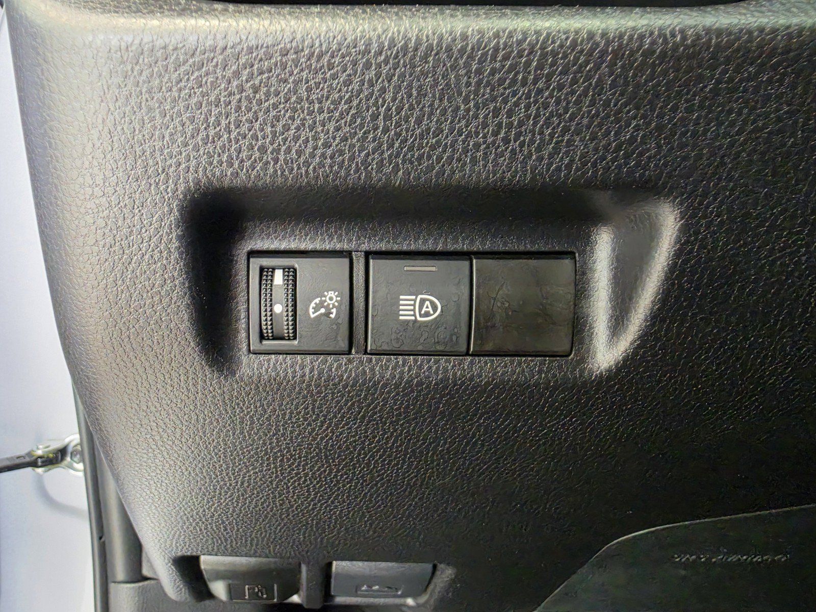 Used 2025 Toyota RAV4 LE AWD/4WD image 17