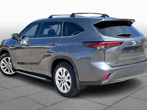 Used 2025 Toyota Highlander Limited image 11