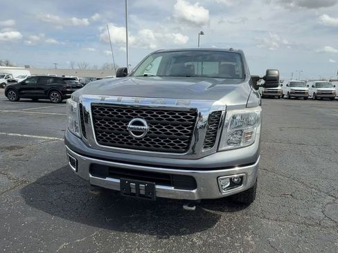 Used 2017 Nissan Titan SV image 3