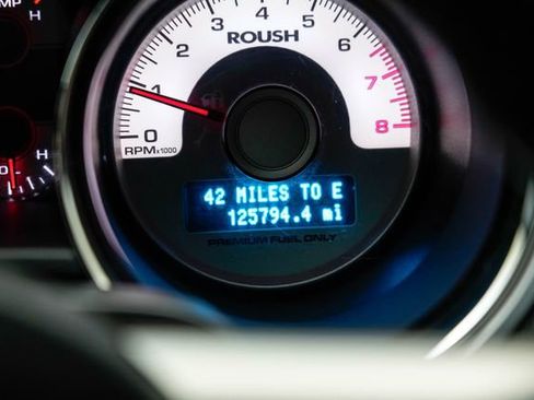 Used 2010 Ford Mustang GT Premium RWD image 31