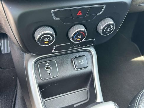 Used 2018 Jeep Compass Latitude FWD image 24