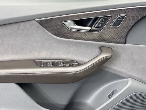 Used 2019 Audi Q8 Prestige w/ Luxury Package image 22