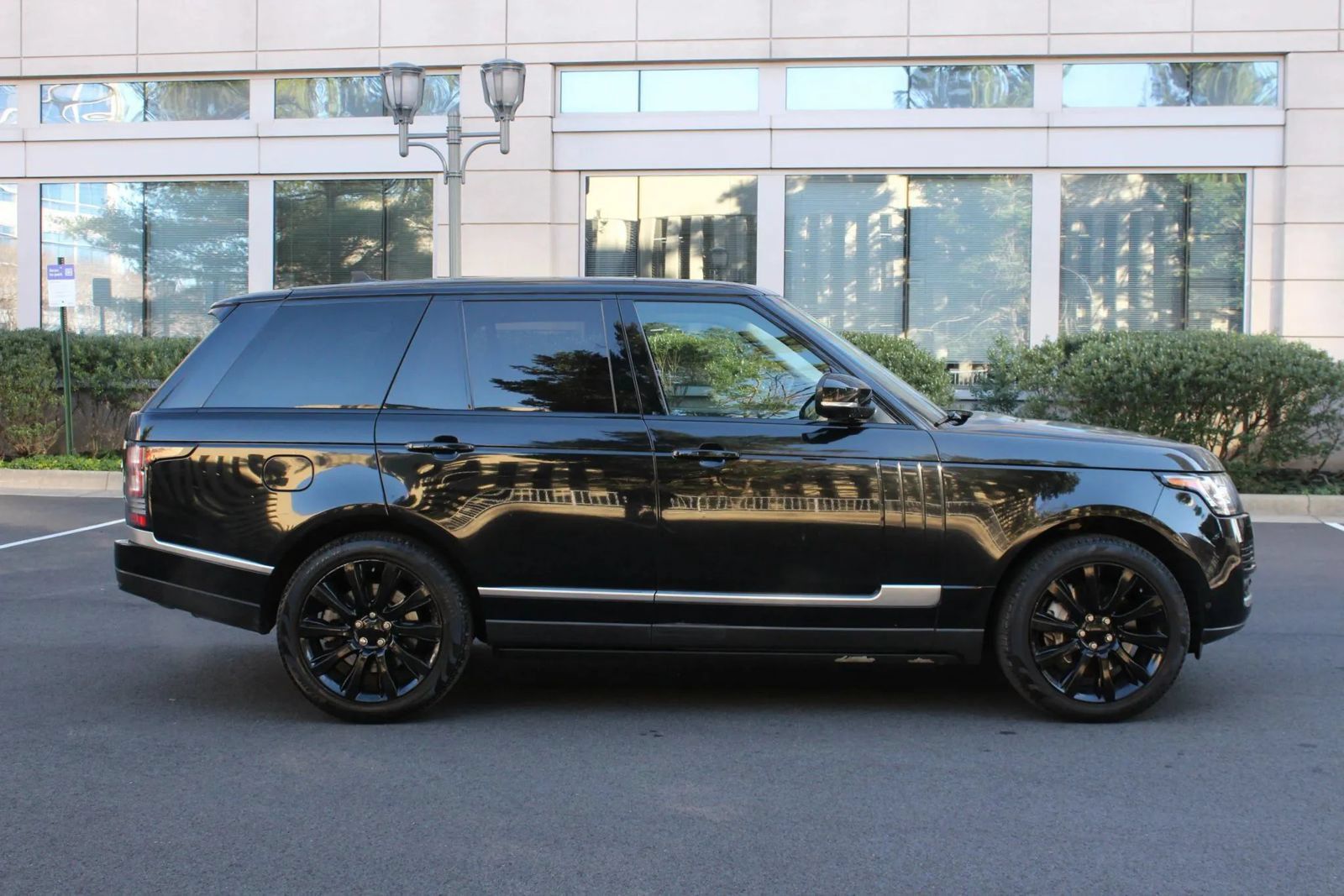Used 2015 Land Rover Range Rover Supercharged AWD/4WD image 6