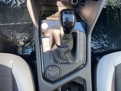 New 2025 Volkswagen Taos SE image 38