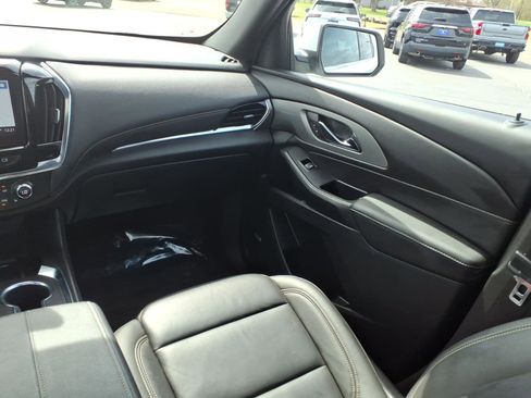Used 2023 Chevrolet Traverse LT w/ LT Premium Package AWD/4WD image 12