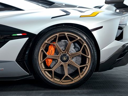 Used 2021 Lamborghini Aventador SVJ image 9