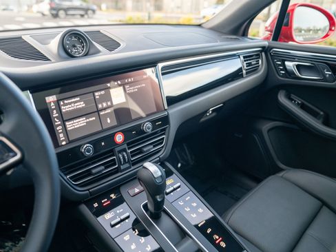 New 2026 Porsche Macan image 17