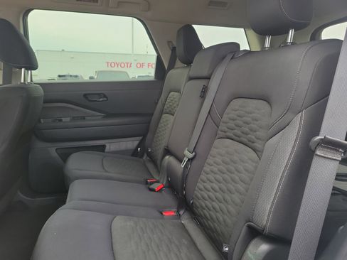 Used 2024 Nissan Pathfinder SV image 8