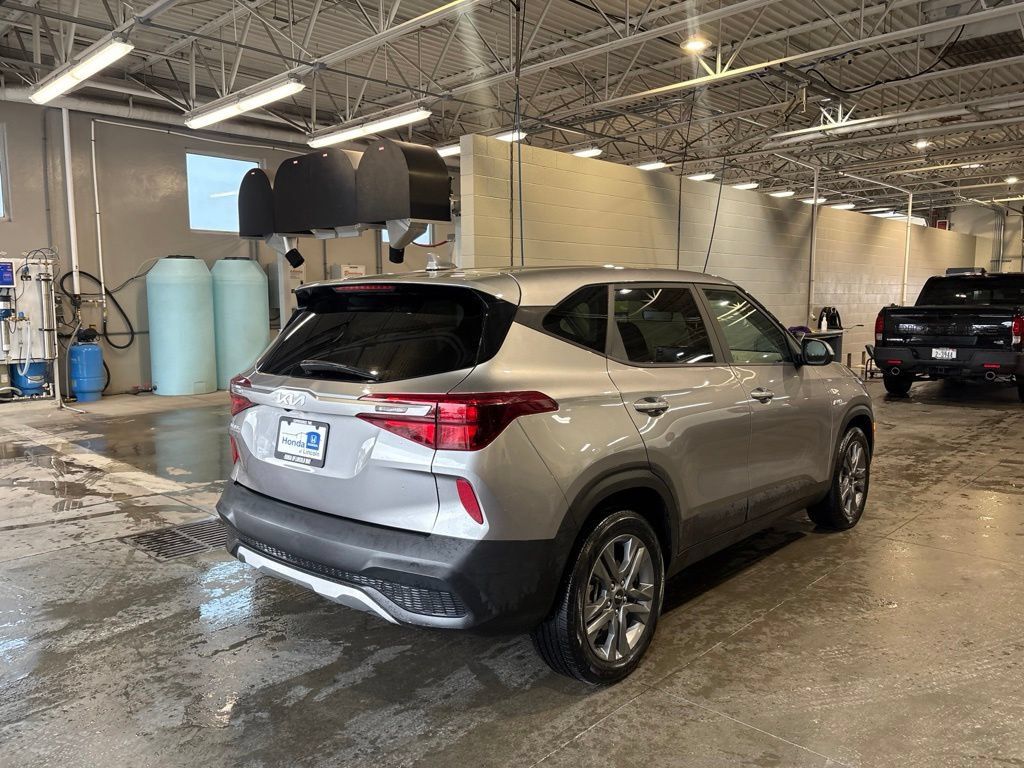 Used 2022 Kia Seltos LX AWD/4WD image 5