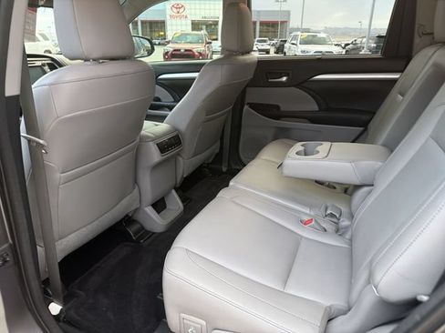 Used 2015 Toyota Highlander XLE AWD/4WD image 29
