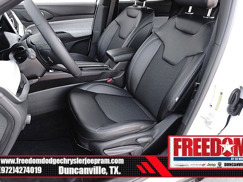 New 2026 Jeep Compass Latitude image 13