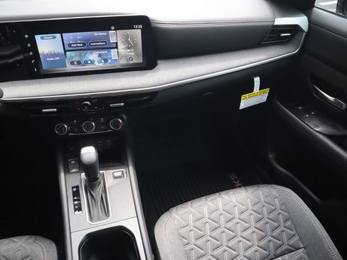 Used 2025 Nissan Kicks SV image 12