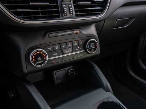 Used 2020 Ford Escape SE image 28