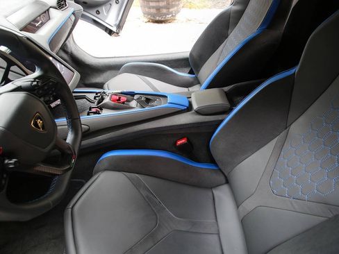 Used 2024 Lamborghini Revuelto AWD/4WD image 26