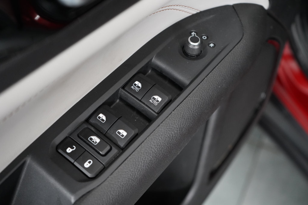 Certified 2025 Jeep Compass Limited AWD/4WD image 18