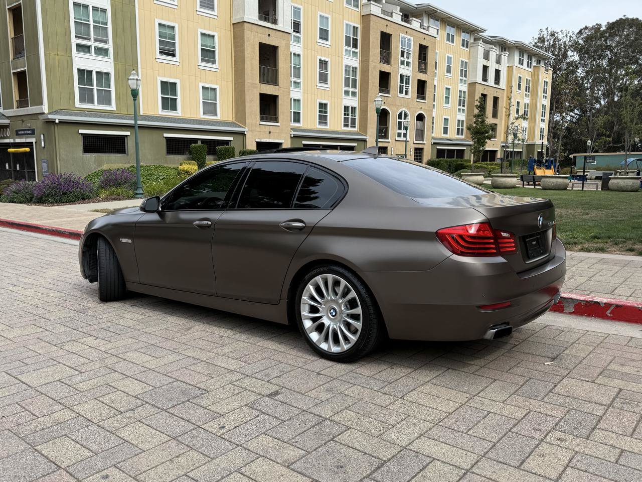 Used 2015 BMW 550i Sedan RWD image 3