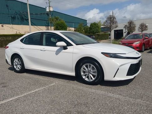 Certified 2025 Toyota Camry LE image 1