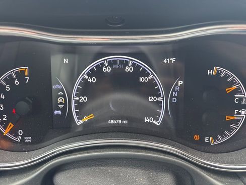 Used 2021 Jeep Grand Cherokee Limited image 10