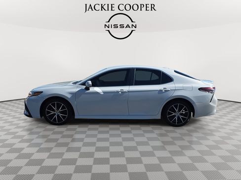 Used 2023 Toyota Camry SE image 8