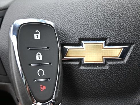 Used 2025 Chevrolet Trax LT w/ LT Convenience Package FWD image 40