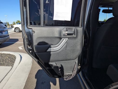 Used 2013 Jeep Wrangler Unlimited Rubicon w/ Connectivity Group AWD/4WD image 25