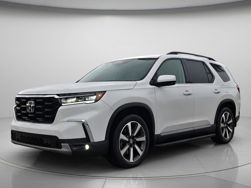 Certified 2025 Honda Pilot Touring image 9