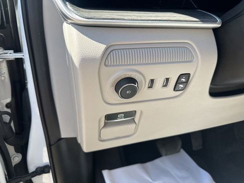 Used 2022 Jeep Wagoneer Series II w/ Premium Group I AWD/4WD image 16