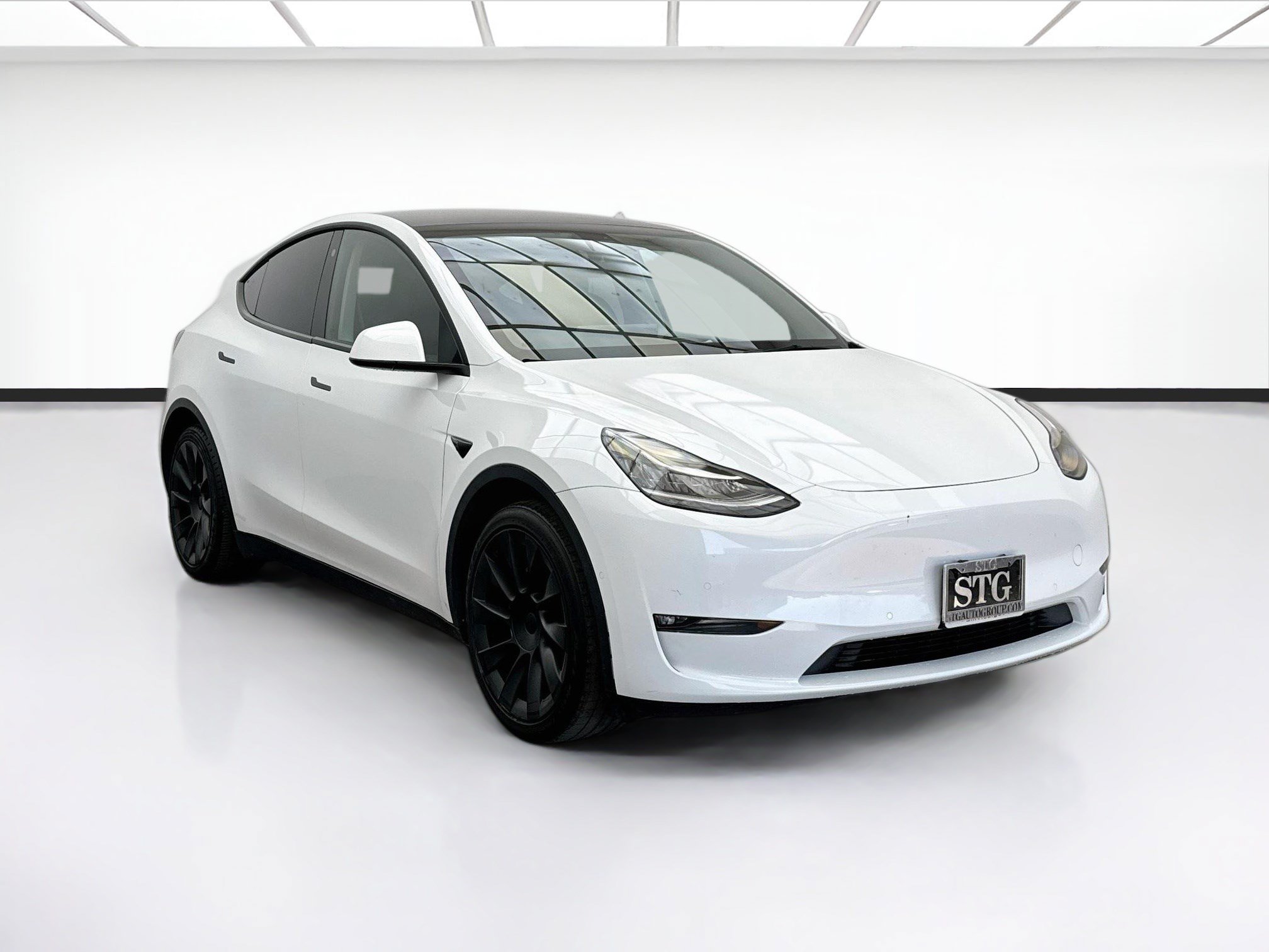 Used 2022 Tesla Model Y Long Range AWD/4WD image 3