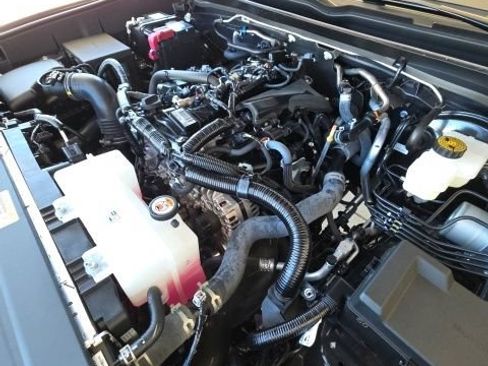 Used 2025 Toyota Tacoma SR5 AWD/4WD image 24