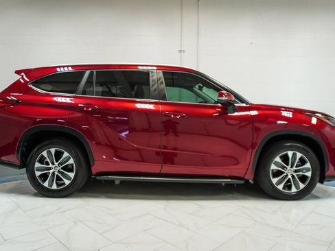 Used 2023 Toyota Highlander XLE image 36