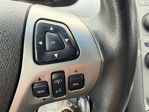 Used 2013 Ford Taurus SEL FWD image 16
