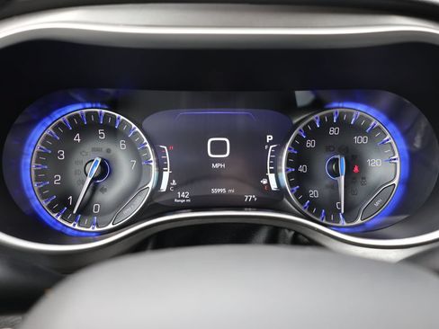 Used 2024 Chrysler Pacifica Touring-L FWD image 21