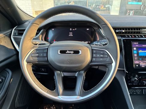 New 2025 Jeep Grand Cherokee Laredo X w/ Luxury Tech Group I image 15