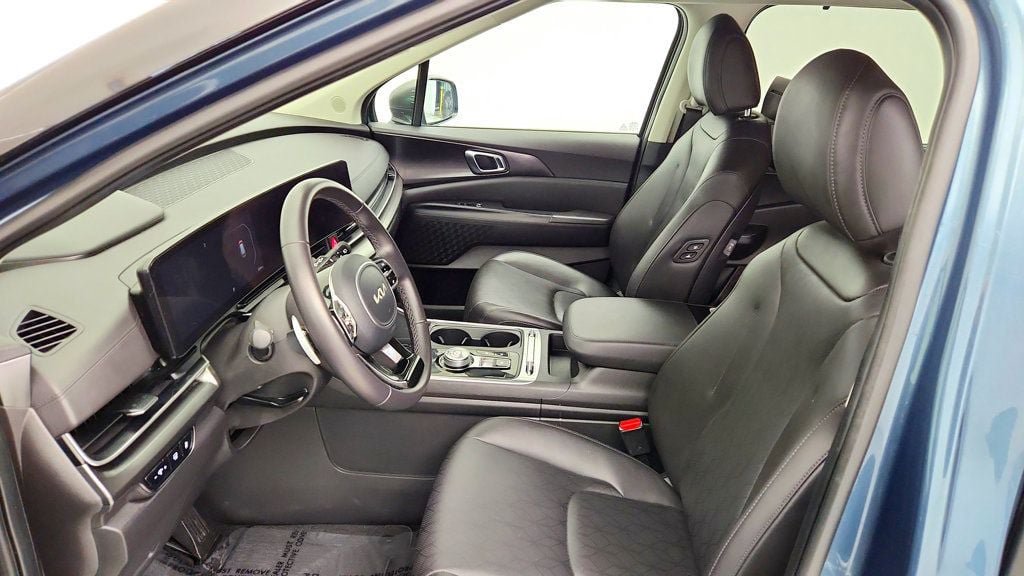 Used 2025 Kia Carnival SX FWD image 21